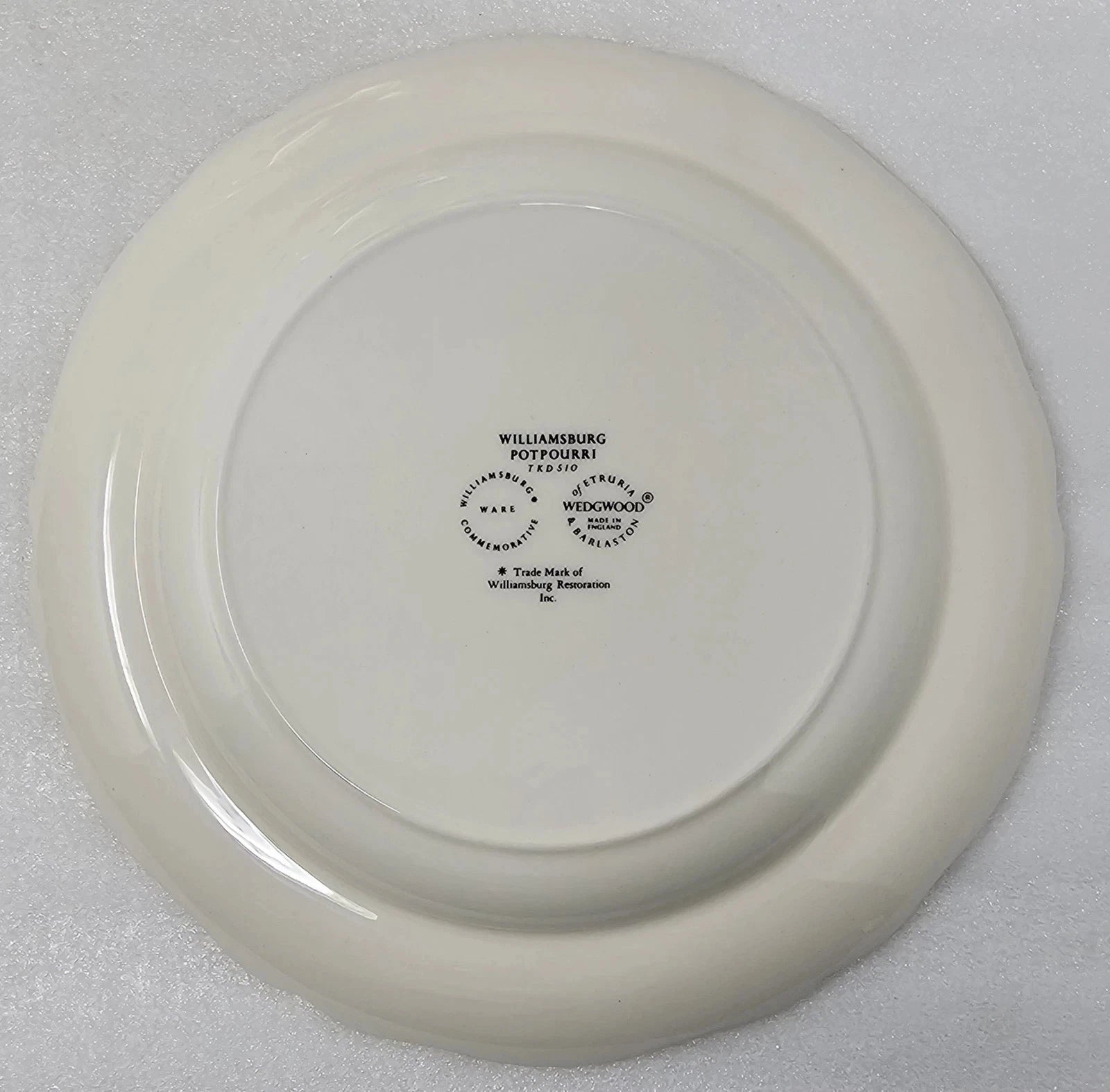 Set of 6 Wedgwood Williamsburg Potpourri Dinner Plates Bone China Elegant - Helsby Vintage