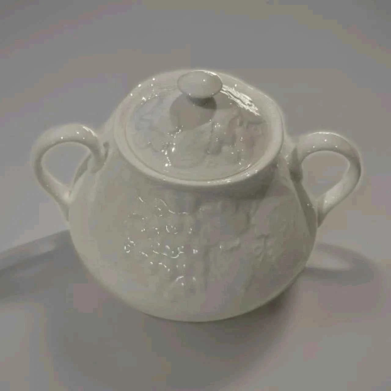 Wedgwood Strawberry and Vine Lidded Sugar Bowl - Helsby Vintage