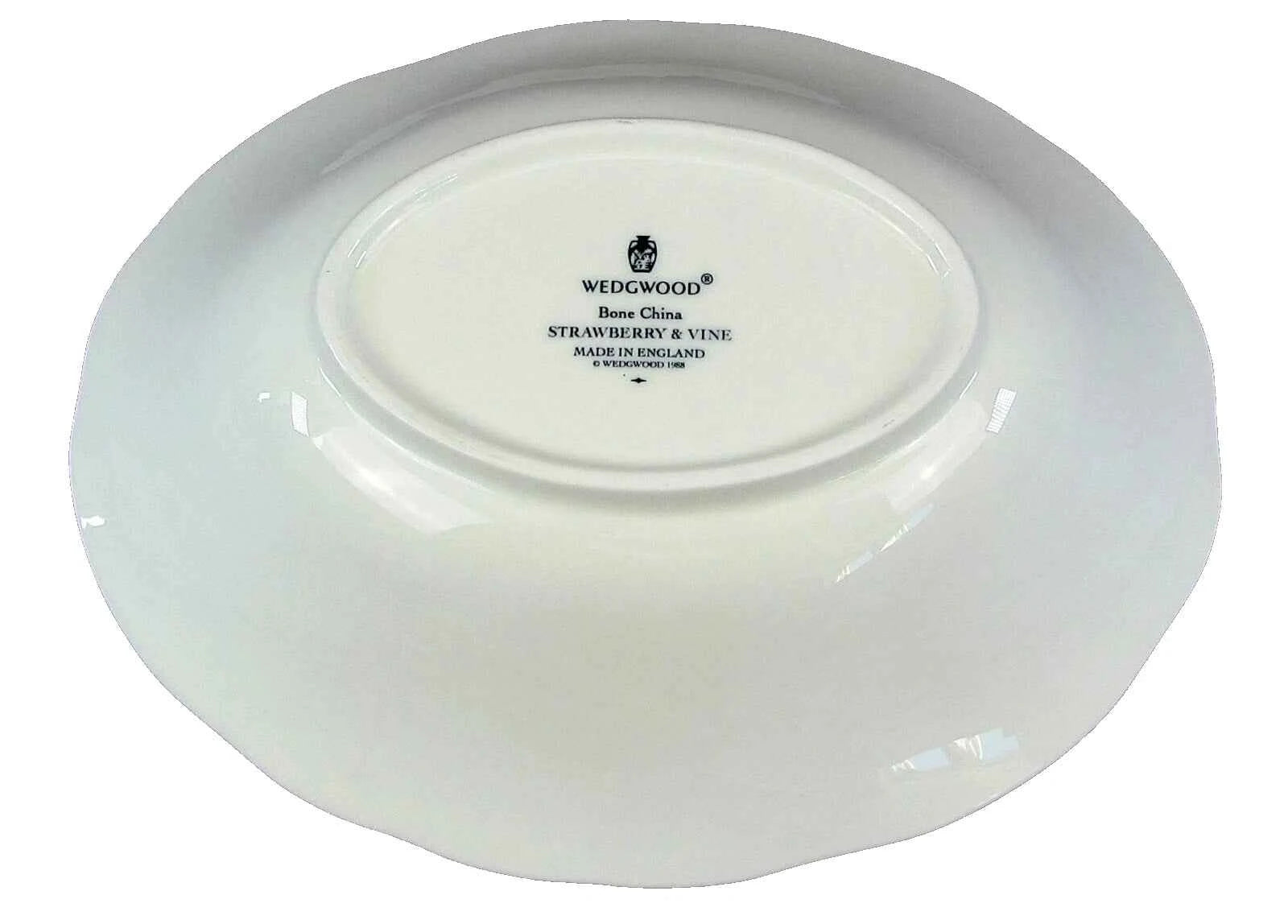 Wedgwood Strawberry and Vine Vegetable Dish for Sale - Helsby Vintage