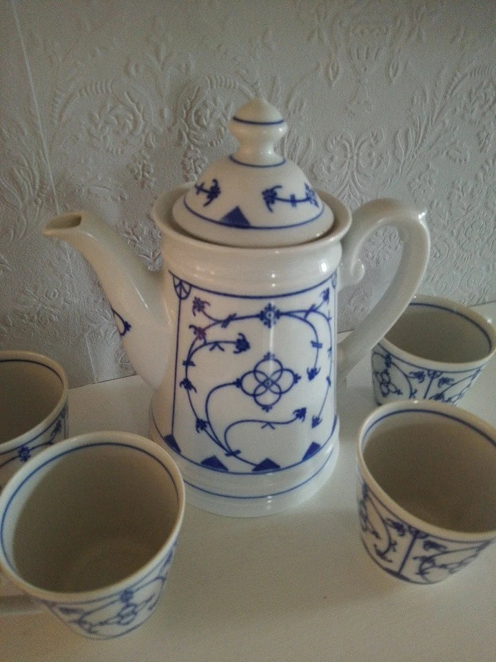 Winterling Bavaria Blue White Strawflower Coffee Pot And 4 Cups Germany - Helsby Vintage